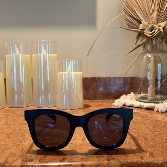 Women’s Quay Sunglasses Matte Black - Picture 2 of 8